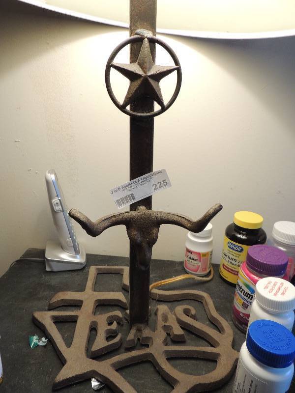 lot 225 image: Texas lamp with shade