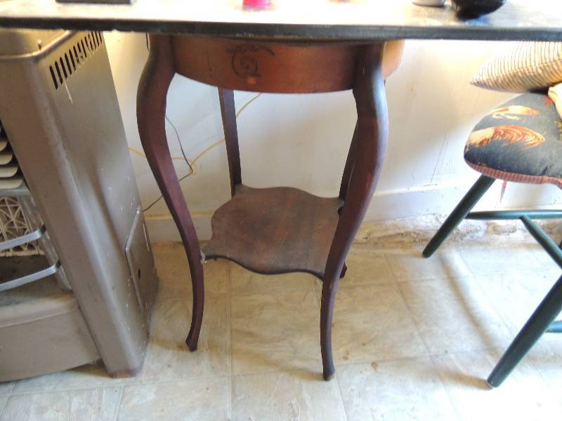 lot 227 image: SIDE TABLE - VINTAGE