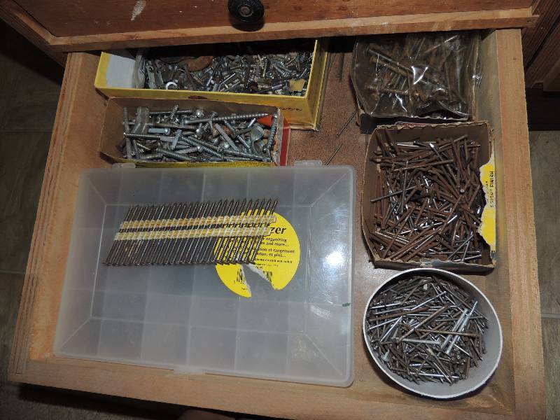 lot 238 image: Lot of nails and screws