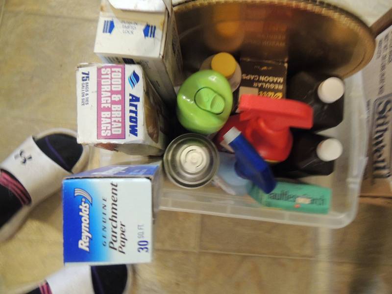 lot 250 image: CLEANING SUPPLIES