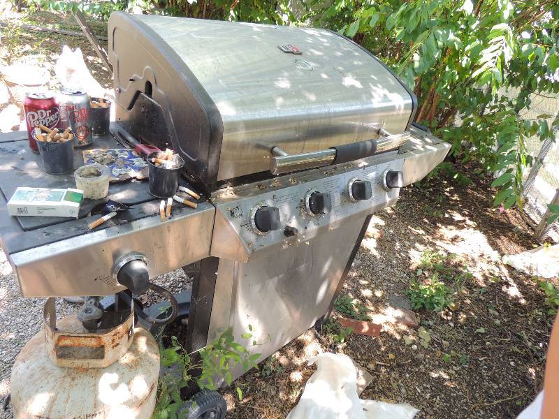 lot 256 image: Charbroil propane grill