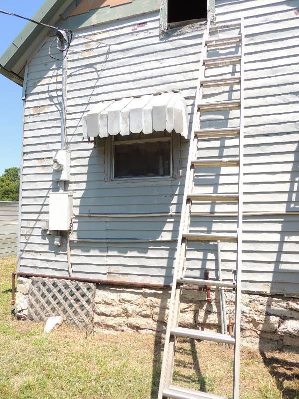 lot 261 image: 10 ft. ladder