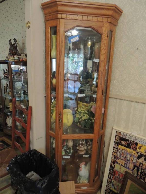 lot 279 image: Corner shelf 4 glass shelves backlit does not include contents