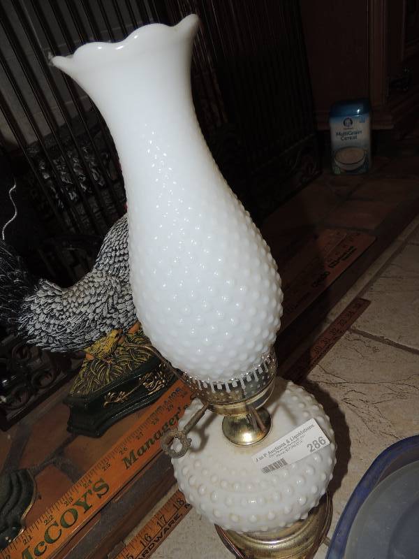 lot 286 image: HOBNOB MILK GLASS OIL LAMP  WITH SHADE
