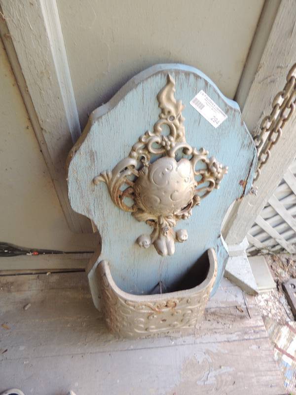 lot 294 image: Vintage wall dcor
