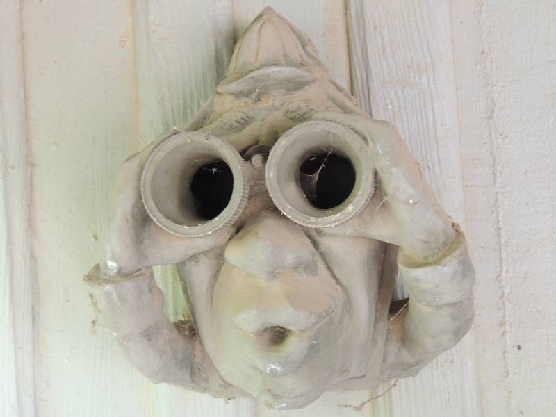 lot 303 image: Vintage man with scope birdhouse