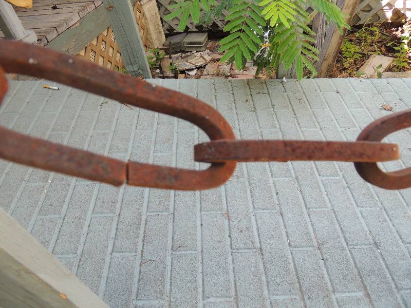 lot 306 image: Very large link chain