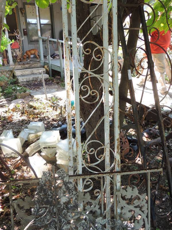 lot 311 image: Porch railing metal