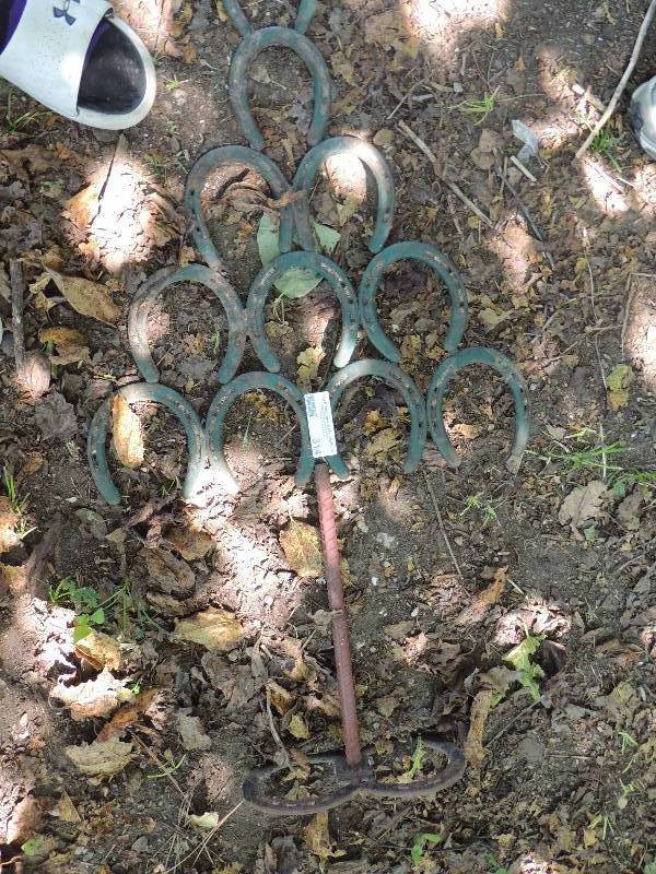 lot 314 image: HORSESHOE CHISTMAS TREE