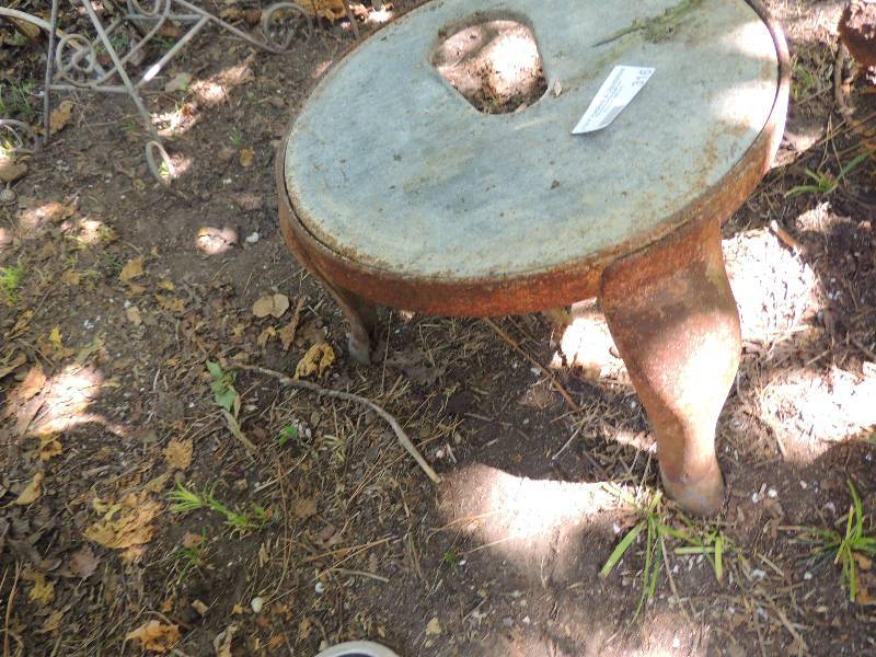 lot 316 image: Yard seat for garden
