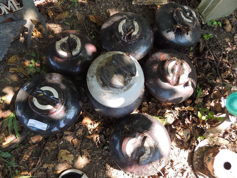 lot 326 image: LARGE  INSULATORS   QTY 8