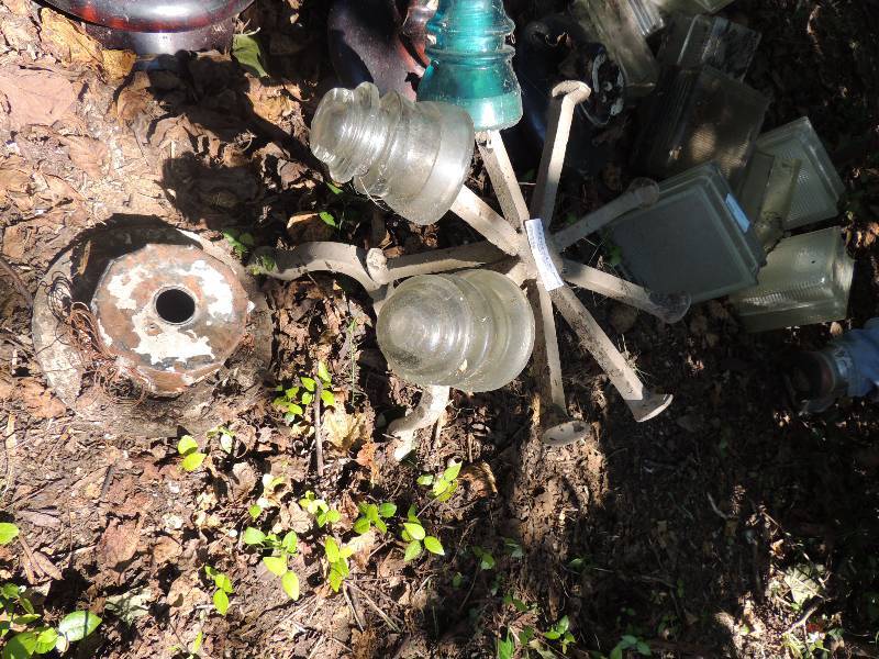 lot 328 image: RAILROAD SPIKES CREATED INTO A STAND - HAS TELEPHONE INSULATORS ATTACHED - YARD ART