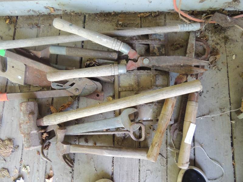 lot 330 image: Misc. yard tools 5lb. Sledge