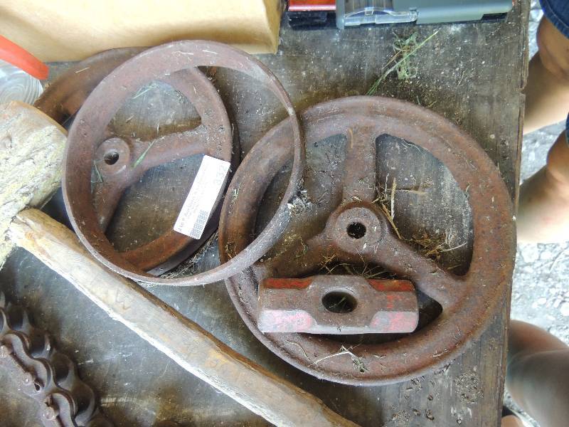 lot 332 image: Pullies  & Wooden hammer