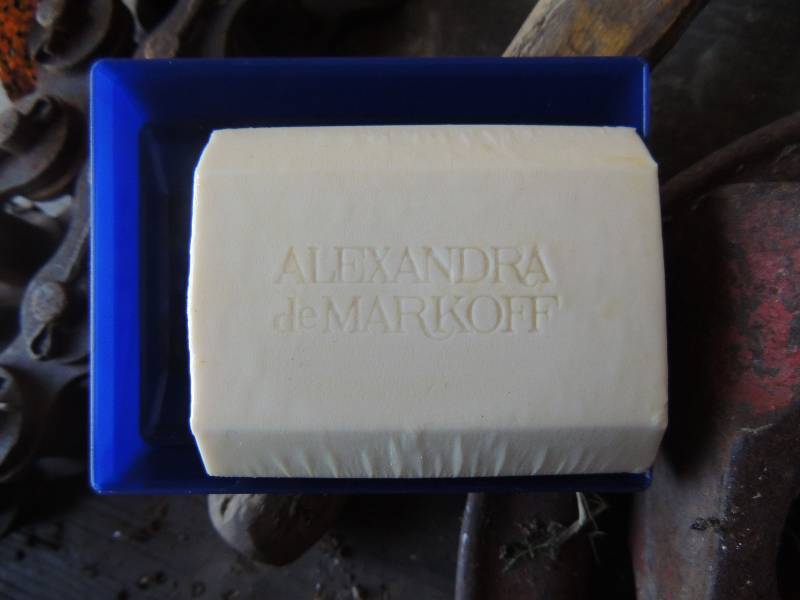 lot 334 image: Alexander Mork aff soap and dish 8x10 frame fiskars measure table