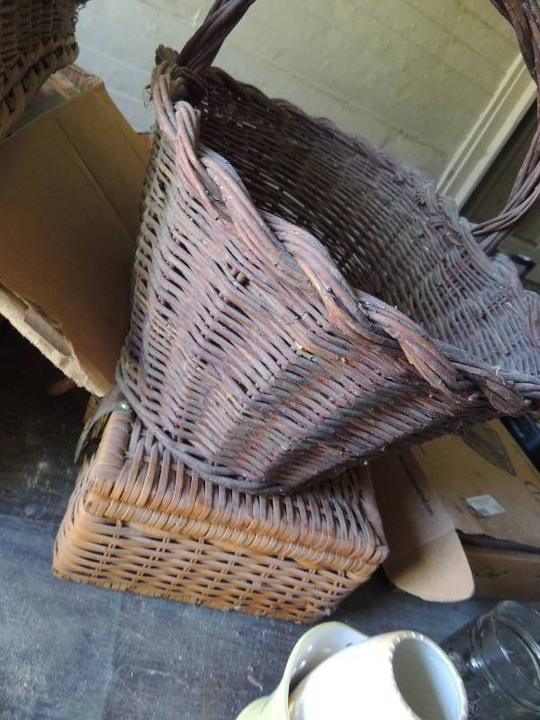 lot 335 image: 3 wicker baskets