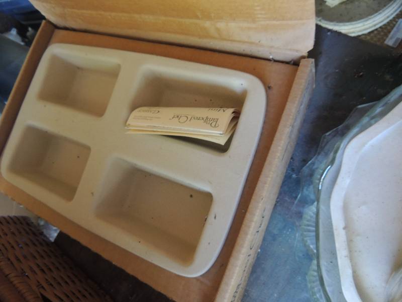 lot 336 image: Pampered chef mini loaf pan