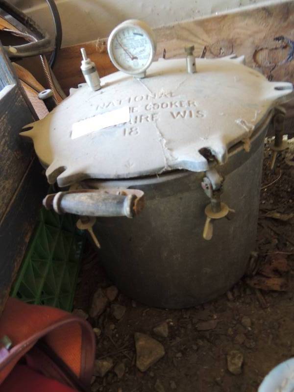 lot 343 image: Large pressure cooker