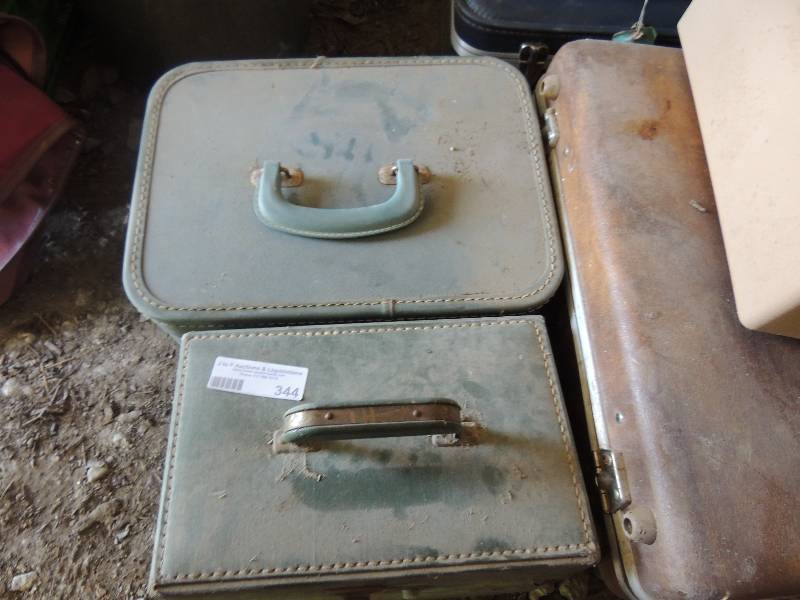 lot 344 image: 3 vintage  suit cases