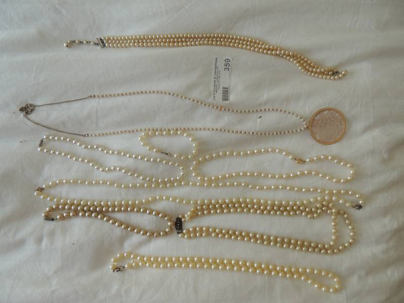 lot 359 image: Jewelry 9 pieces one bracelet 8 necklaces. One on far right needs clasp repair