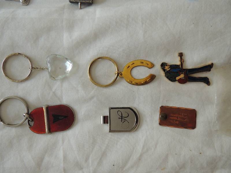 lot 361 image: 7 pieces key chains plus