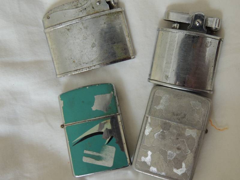 lot 364 image: Lighters-4 pieces Winsor manor Continental golden Bell and storm kiing