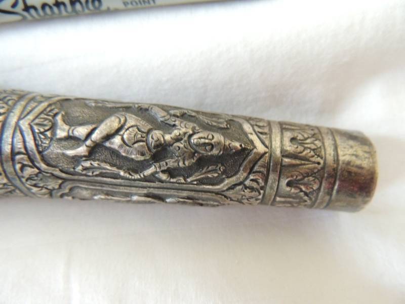 lot 372 image: Silver colored walking stickcan top (heavy)