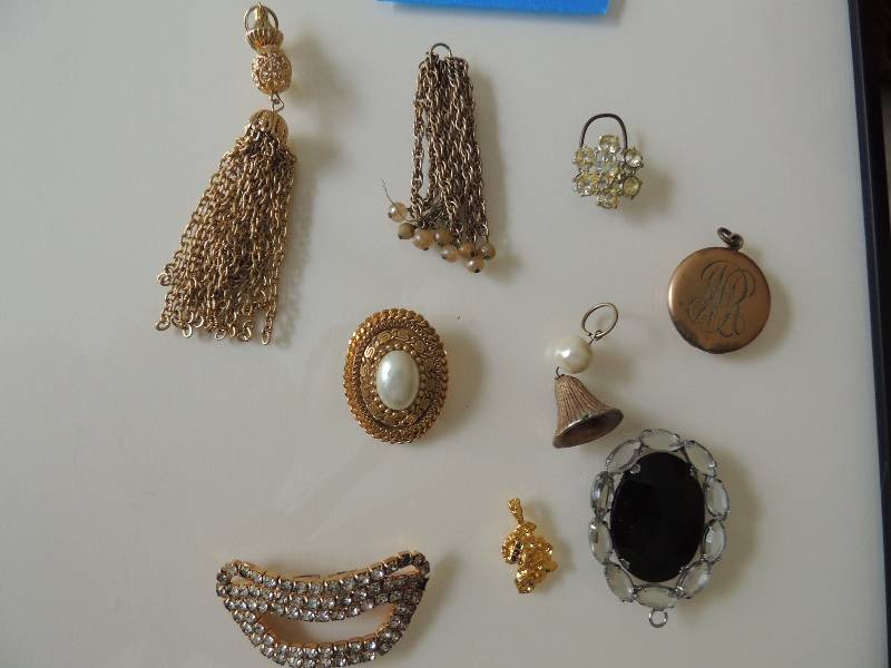 lot 375 image: charms 9 pieces vintage rhinestone, engraves locket, tassels and more