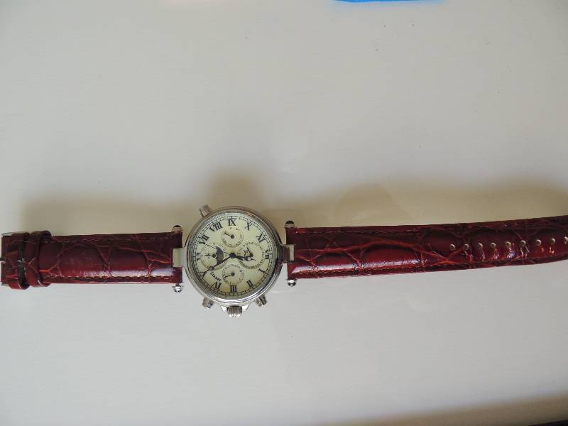 lot 391 image: Staur automatic moonphase gold tone watch Nice piece