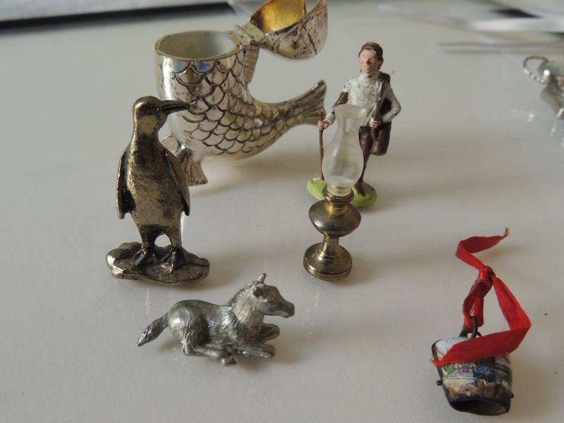 lot 393 image: 6 pieces fish toothpic holder, penguin, colt and more