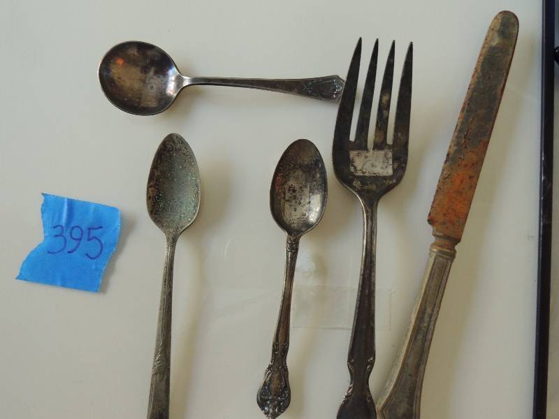 lot 395 image: 5 pieces of vintage flatware
