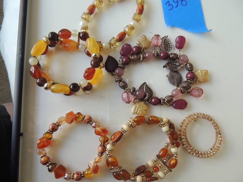 lot 398 image: bracelets 6 beads