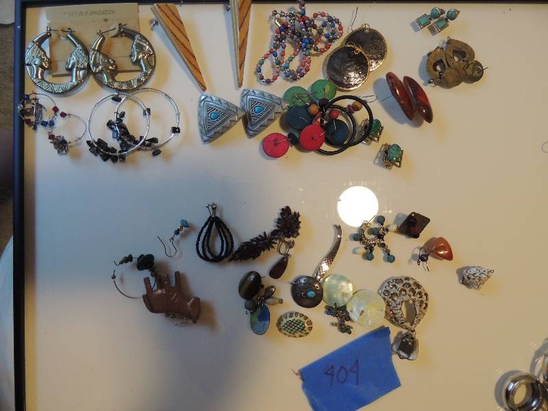 lot 404 image: 12 pair of assorted earrings pierced and clip