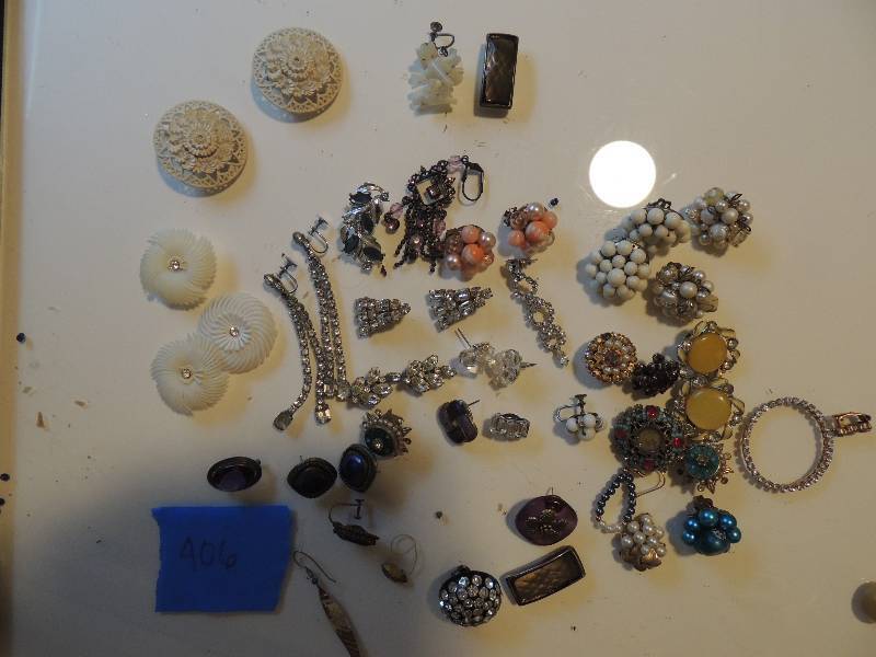 lot 406 image: ALL vintage rhinestones and beads 10 pair plus
