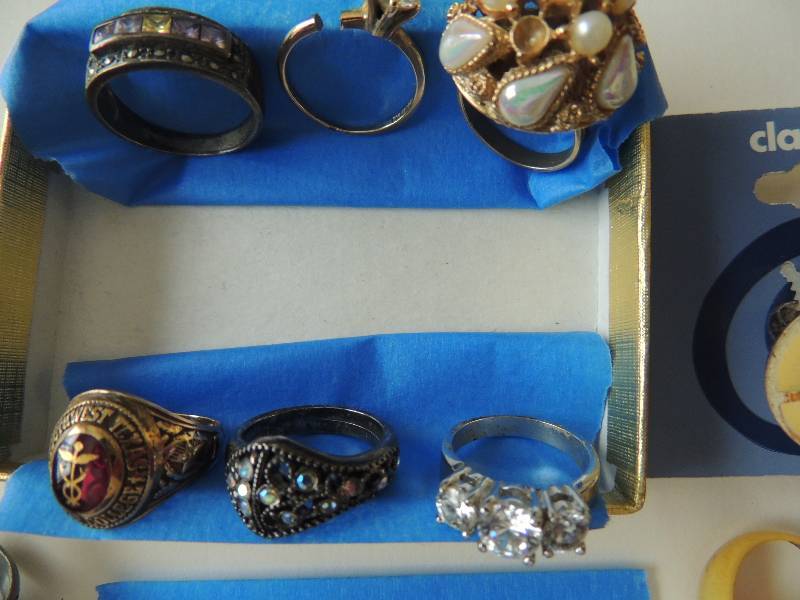 lot 378 image: 7 pieces costume jewelry rings plus 22 pewter rings all sizes