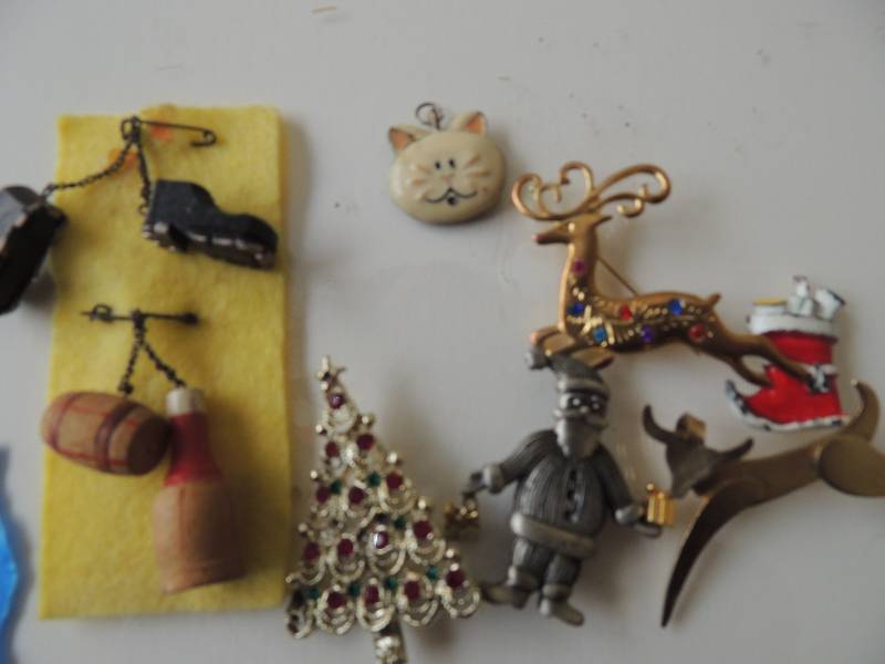 lot 382 image: 8 pieces pins and charms reindeer santas folk art carved barrel and shoes