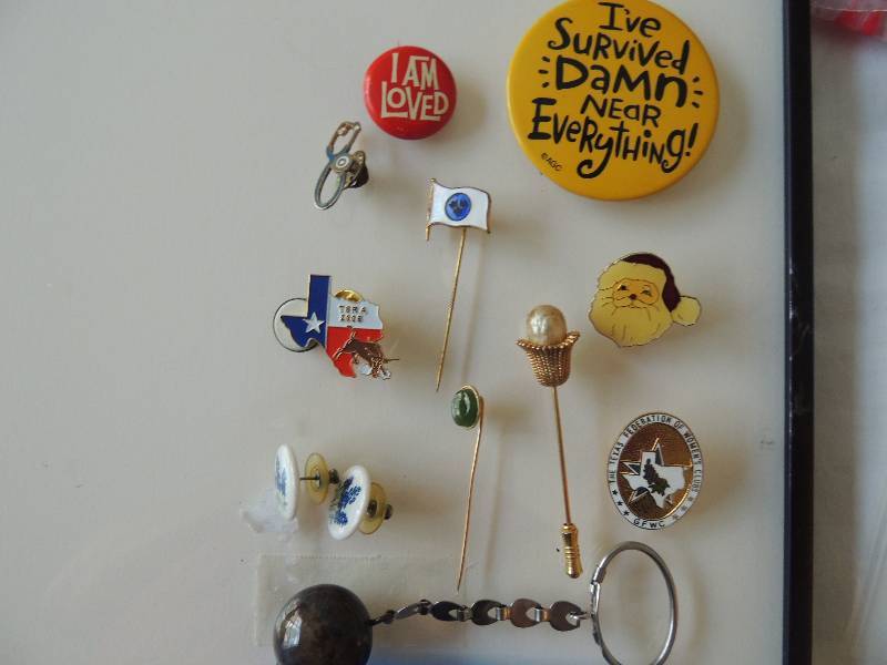 lot 388 image: 11 pieces Santa, Texas, stethoscope and more