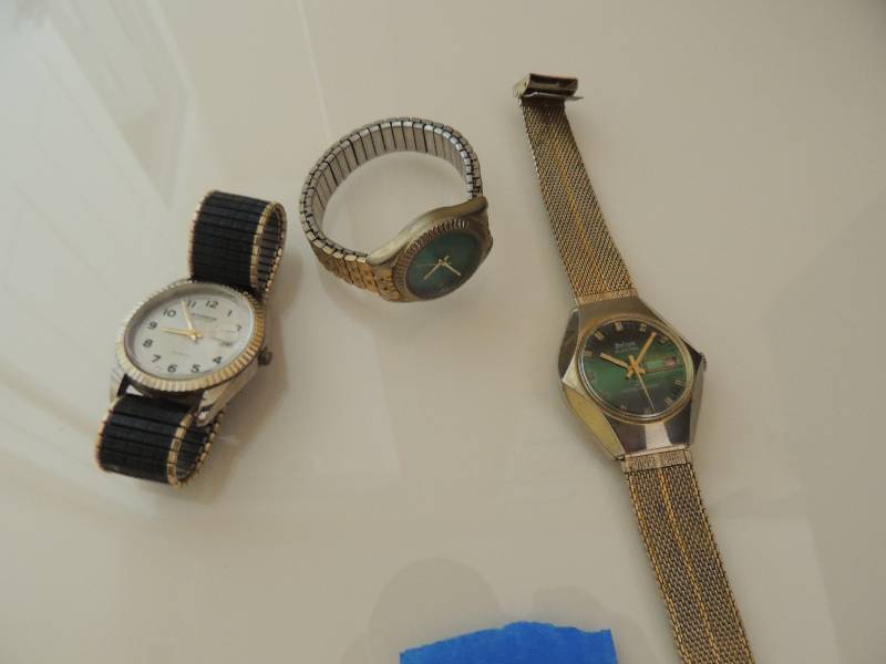lot 414 image: McGregor hunt club, aqualite green and bulova electra watches unknown working condition