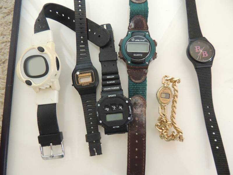 lot 415 image: 6 digital watches unknown working condition