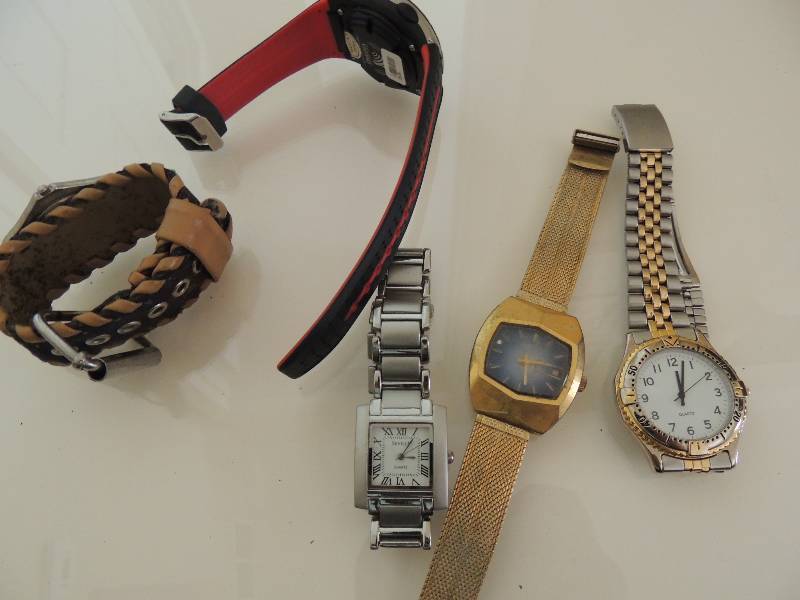 lot 422 image: Watches x 5  incl. Collezoni and more