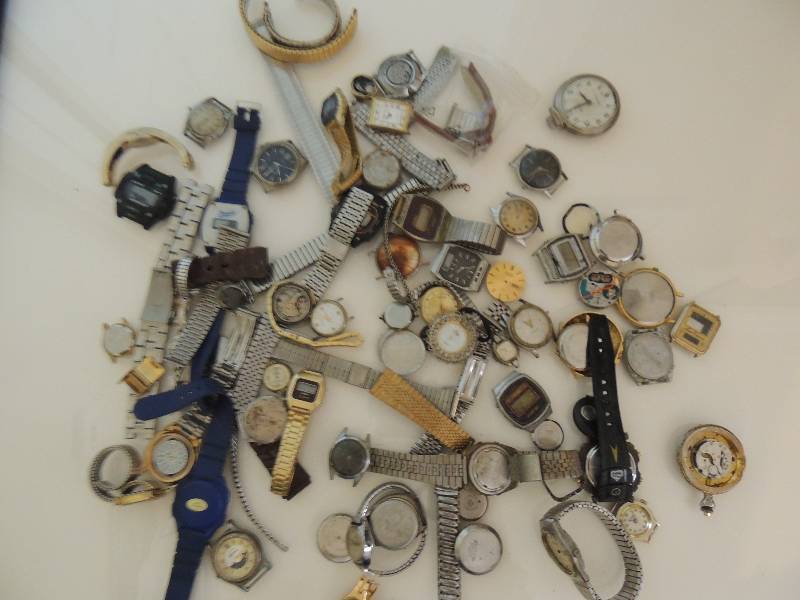 lot 423 image: LARGE ASSORTMENT OF WATCH PARTS, PIECES, BANDS & MORE