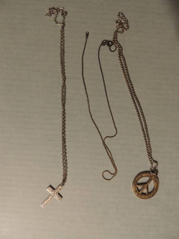 lot 426 image: 4 Necklaces