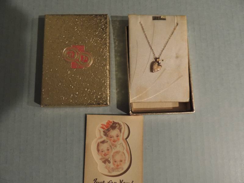 lot 429 image: 10K GOLD  HEART (12) ON CHAIN, - JOHN ALDEN