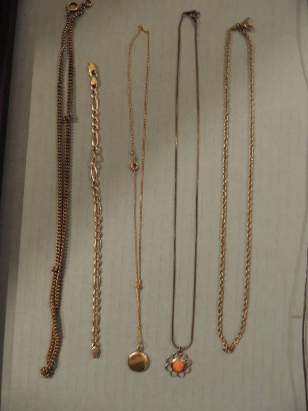 lot 433 image: 4 NECKLACES & 1 BRACELET