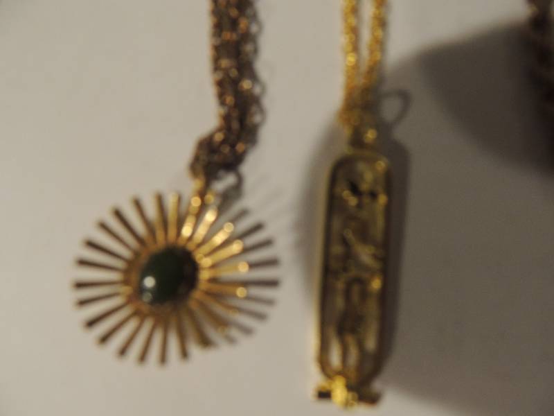 lot 434 image: 2 - 18 NECKLACES
