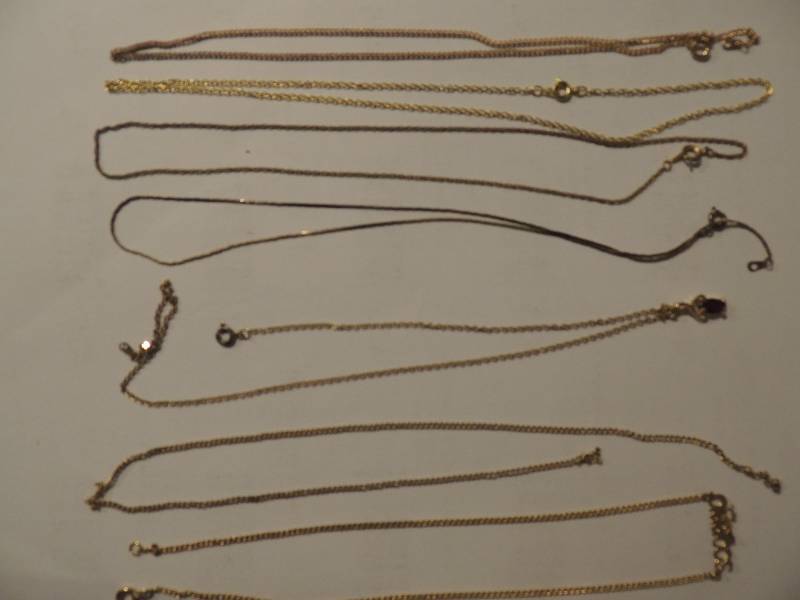 lot 435 image: 7 NECKLACES  18