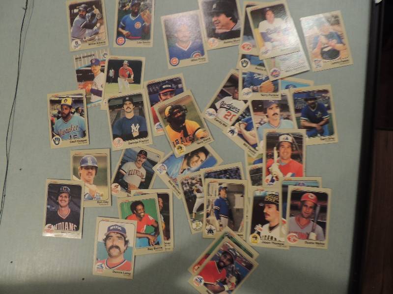 lot 442 image: FLEER 1983 MLB CARDS