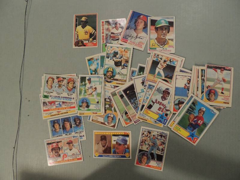lot 446 image: TOPPS - 1981, 1983, 1984 MLB TRADING CARDS
