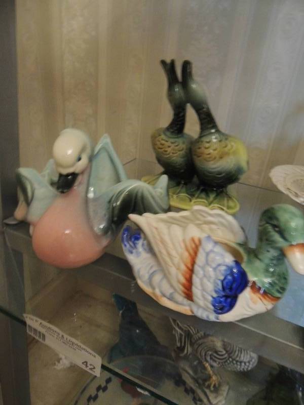 lot 42 image: 2 Hull swan figures made in USA . 1 small swan made in Japan