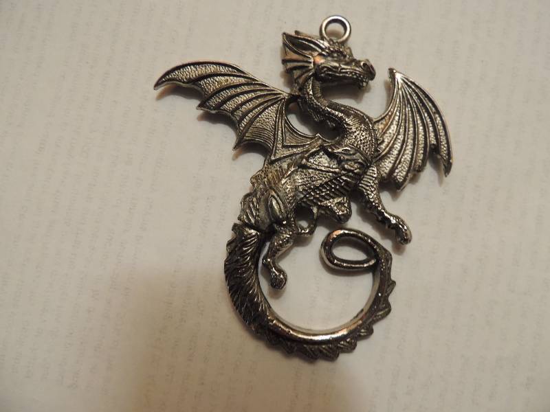 lot 458 image: Unique 3 Dragon pendant ( Tail has hidden knife blade)